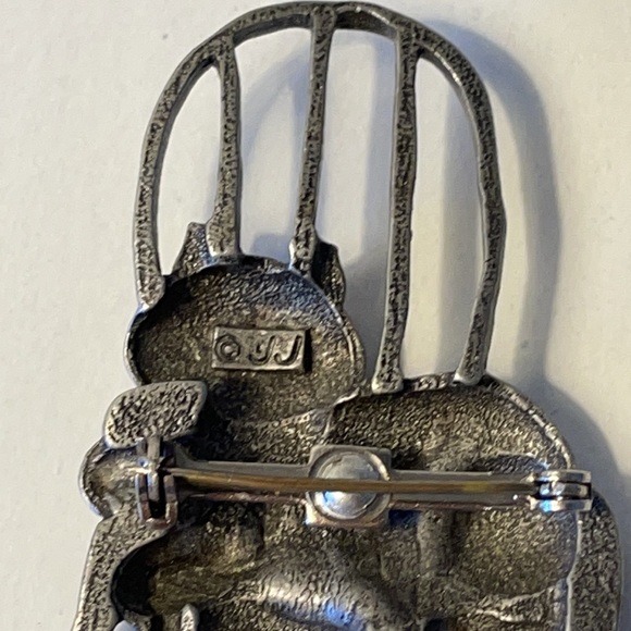 Vintage JJ Jonette Pewter Cat Brooch Smiling Cat Sitting on a Chair Silver Tone - Picture 6 of 6
